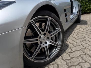صورة 5 لـ 2010 Mercedes-BENZ SLS AMG