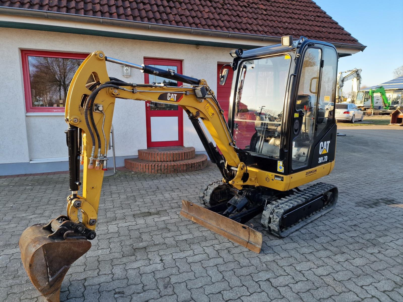 CAT 301.7 D Verstellfahrwerk