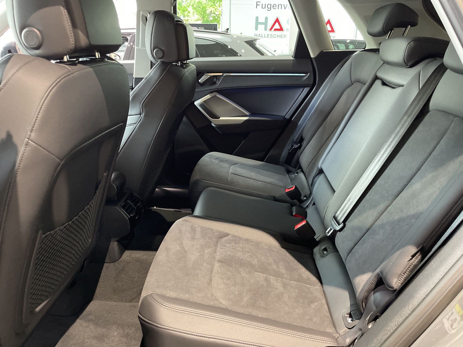 Fahrzeugabbildung Audi Q3 45 TFSI e S tronic Matrix ACC Navi Kamera