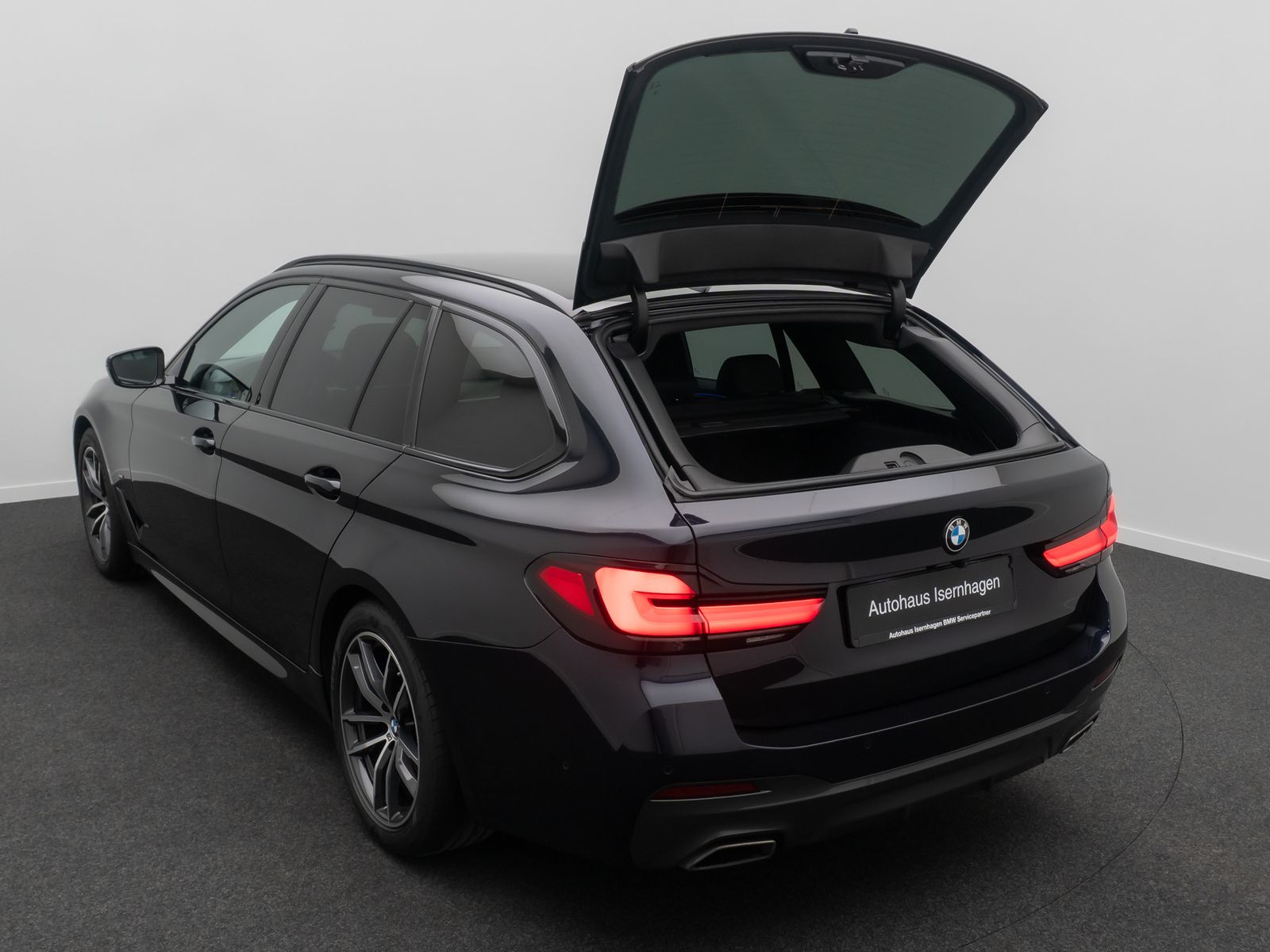 Fahrzeugabbildung BMW 530i M Sport AHK Kamera HUD H/K DAB Massage ACC