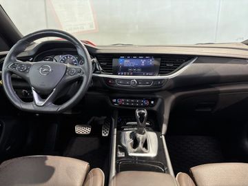 Fotografie des Opel Insignia Sports Tourer 2.0 Diesel 4x4 AT Ultimat