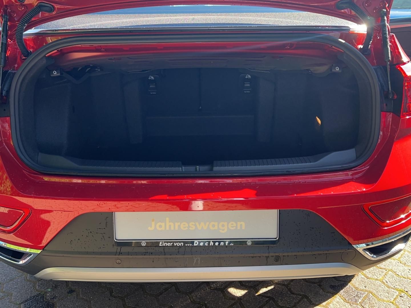 Fahrzeugabbildung Volkswagen T-Roc Cabriolet Style ACTIVE 1.5l TSI DSG, Navi,