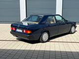 Mercedes-Benz 190 2.6 ClassicData 2+ - Mercedes-Benz 190 mit Benzin-Antrieb: Limousine, 2.6
