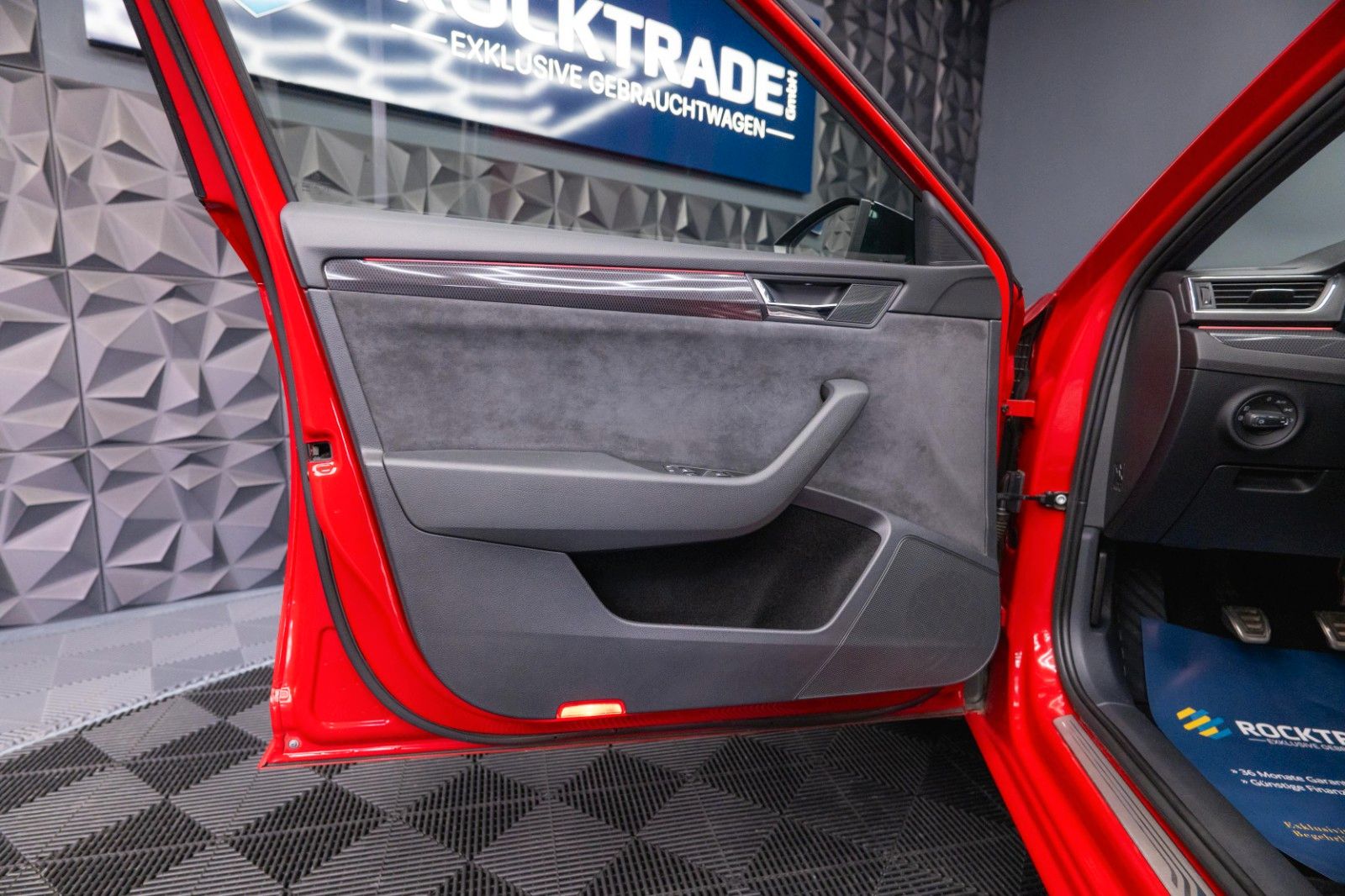 Fahrzeugabbildung SKODA Superb 1.8 TSI Combi Sportline | DAB | Alcantara