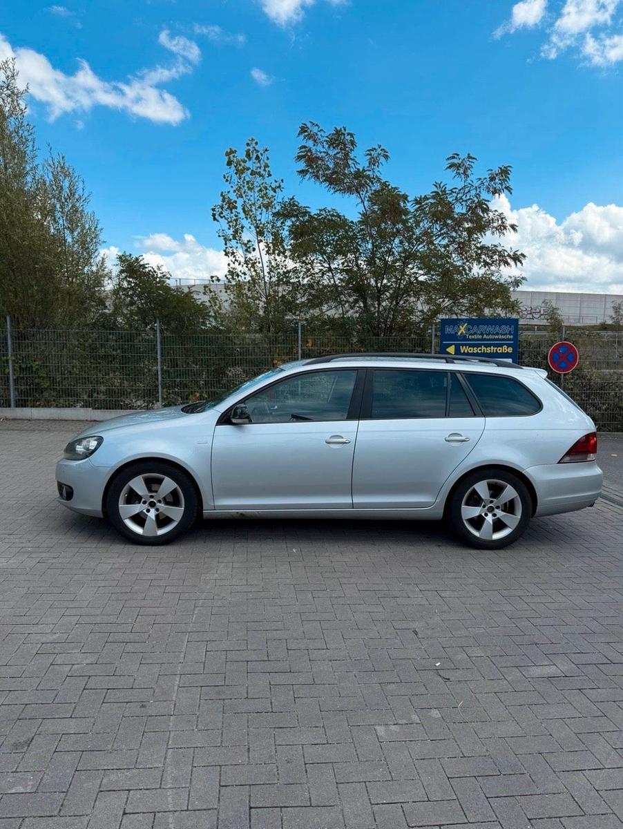 Volkswagen Golf 2012 — interior