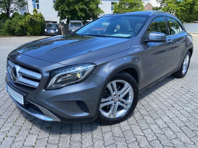 Mercedes-Benz GLA 250 DCT Panorama Leder Navi Xenon URBAN Cam.