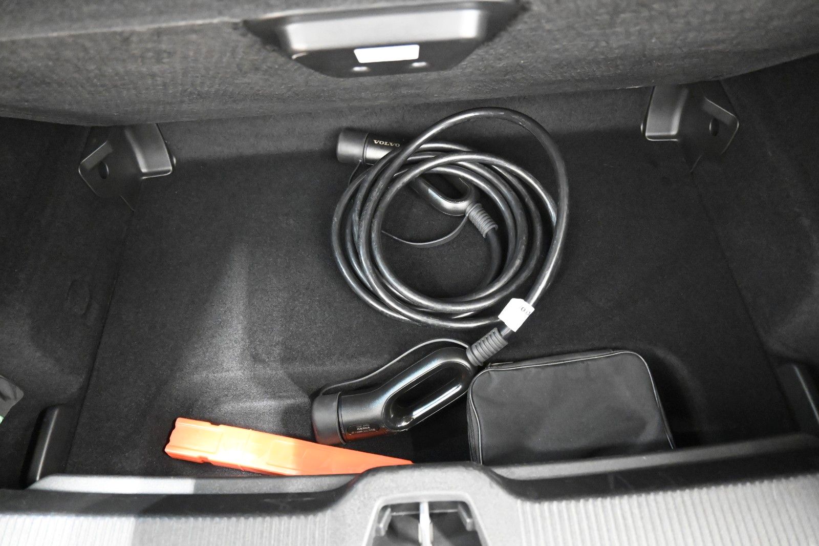 Fahrzeugabbildung Volvo EX30 Single Motor Extended Range Plus ACC