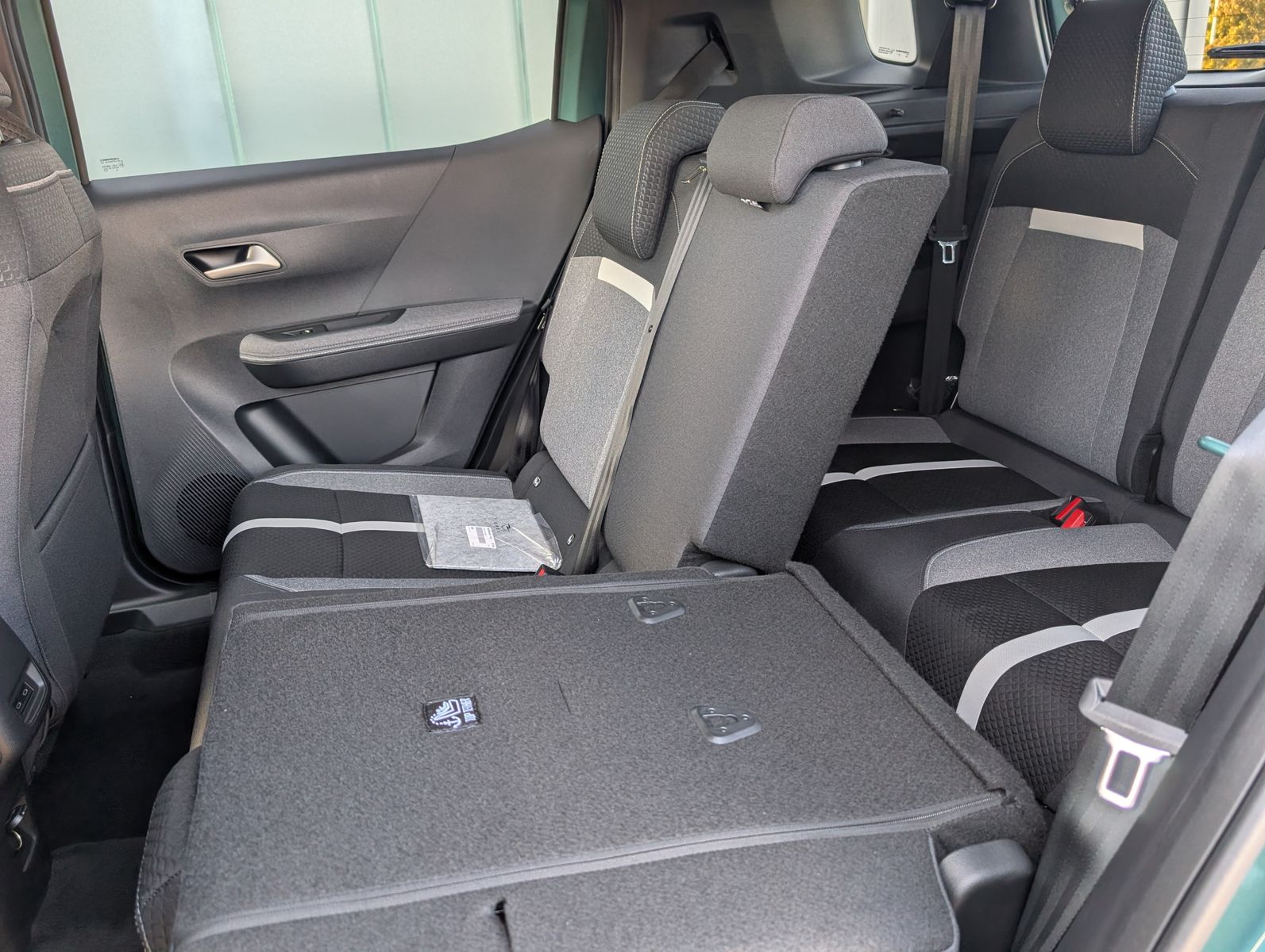 Fahrzeugabbildung Opel Frontera GS 1.2 Hybrid 145PS Automatik 7-SITZE