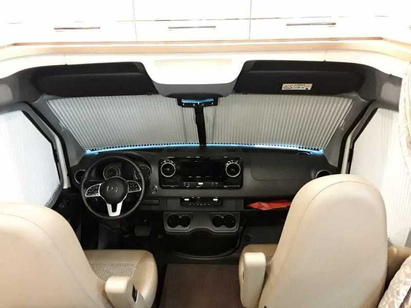 Fahrzeugabbildung Carthago c-tourer T143 LE Sprinter 417 DISTR 24"TV 3xBett