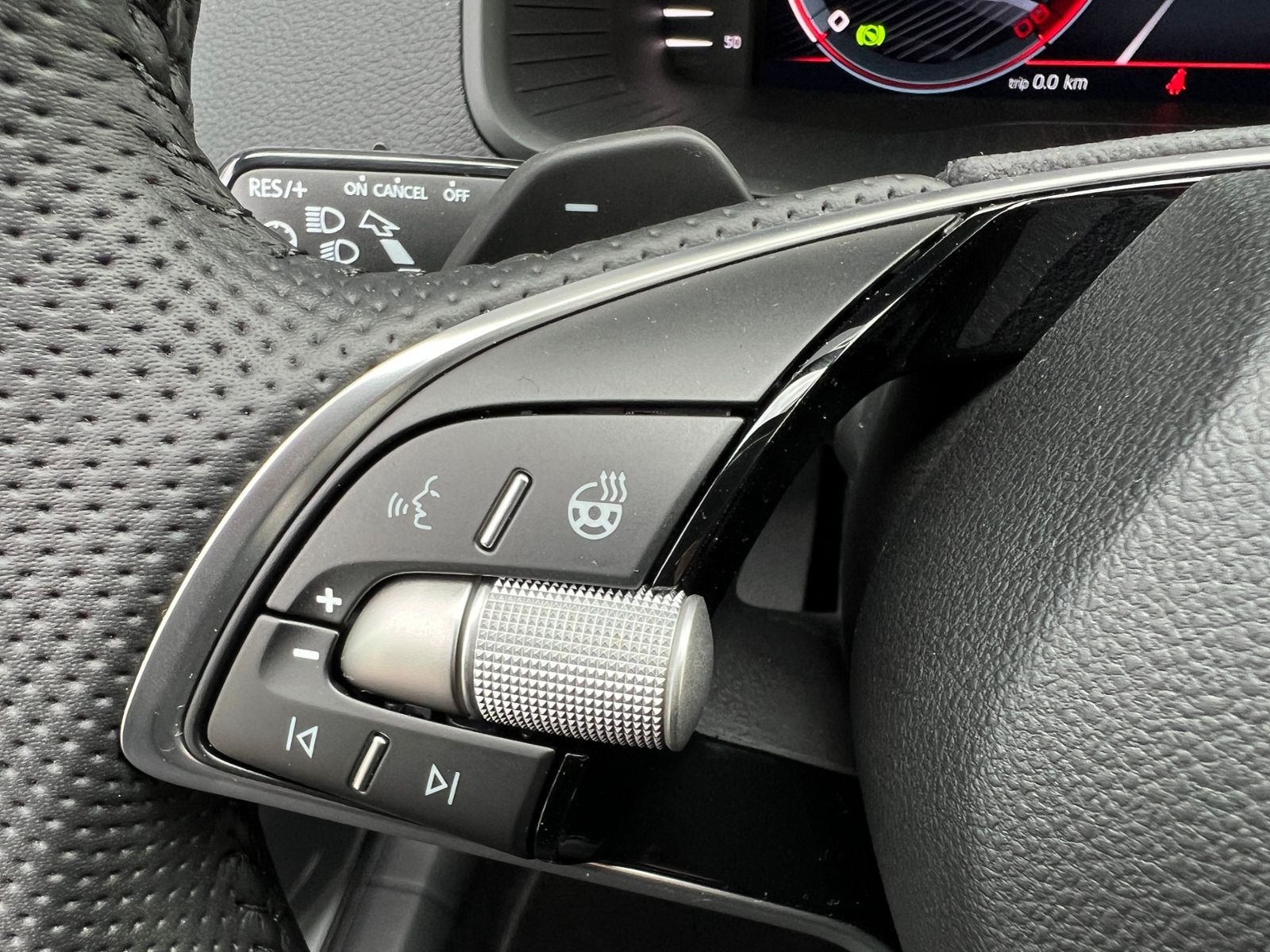 Fahrzeugabbildung SKODA Karoq Sportline 1.5 TSI DSG *Garantie, AHK, LED,