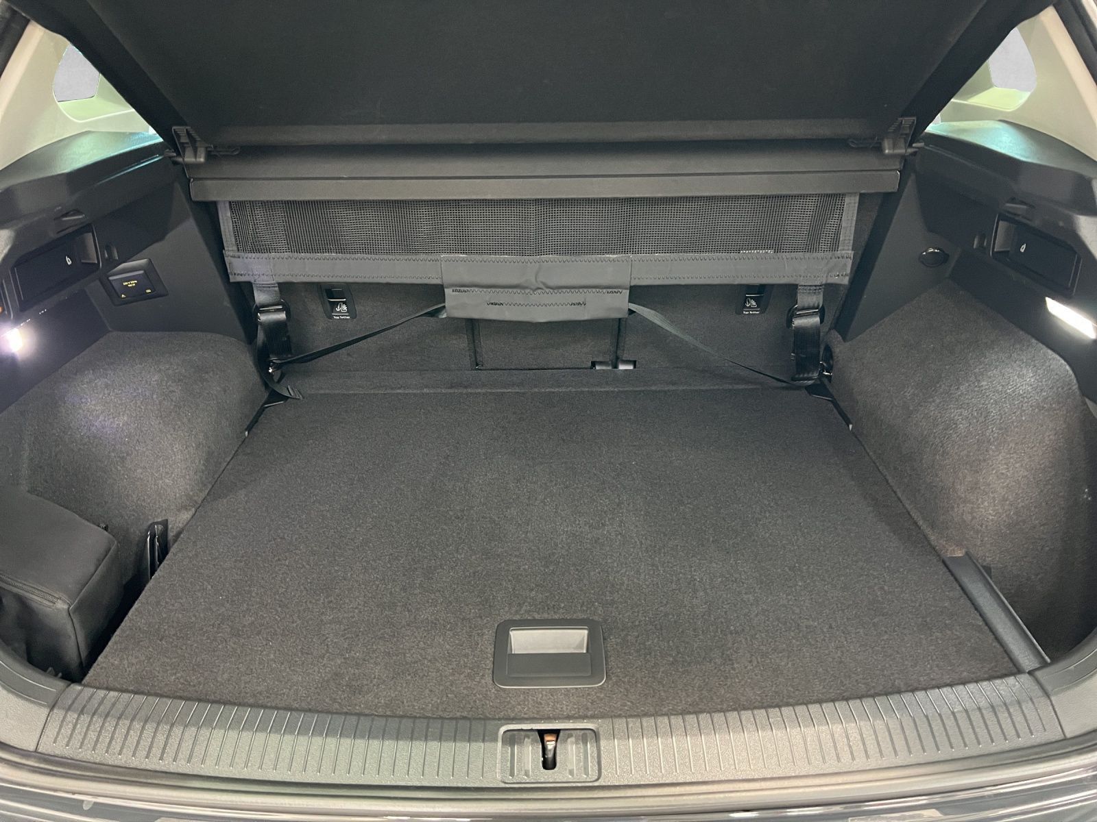Tiguan Elegance 2.0 TSI DSG 4M ACC*AHK*Navi*Kame