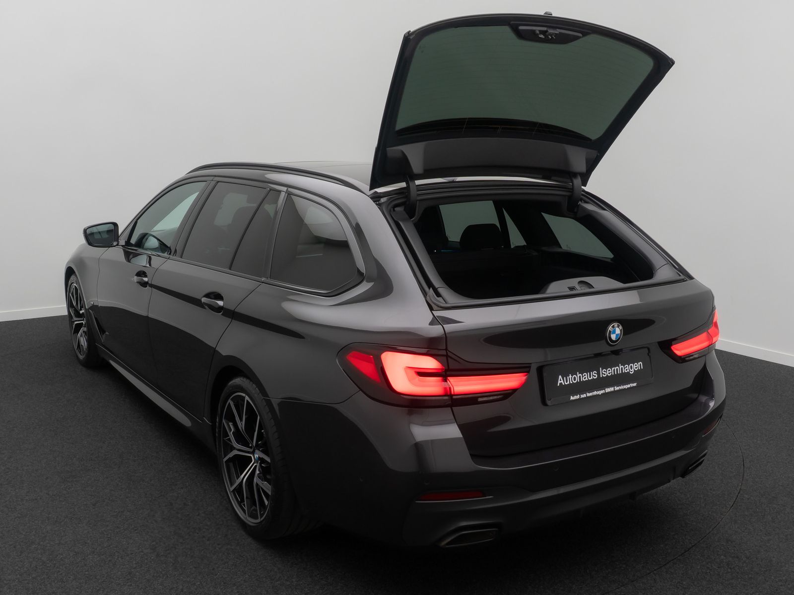 Fahrzeugabbildung BMW 520d xD M Sport Panoram Kamera Laser HUD H/K 19"