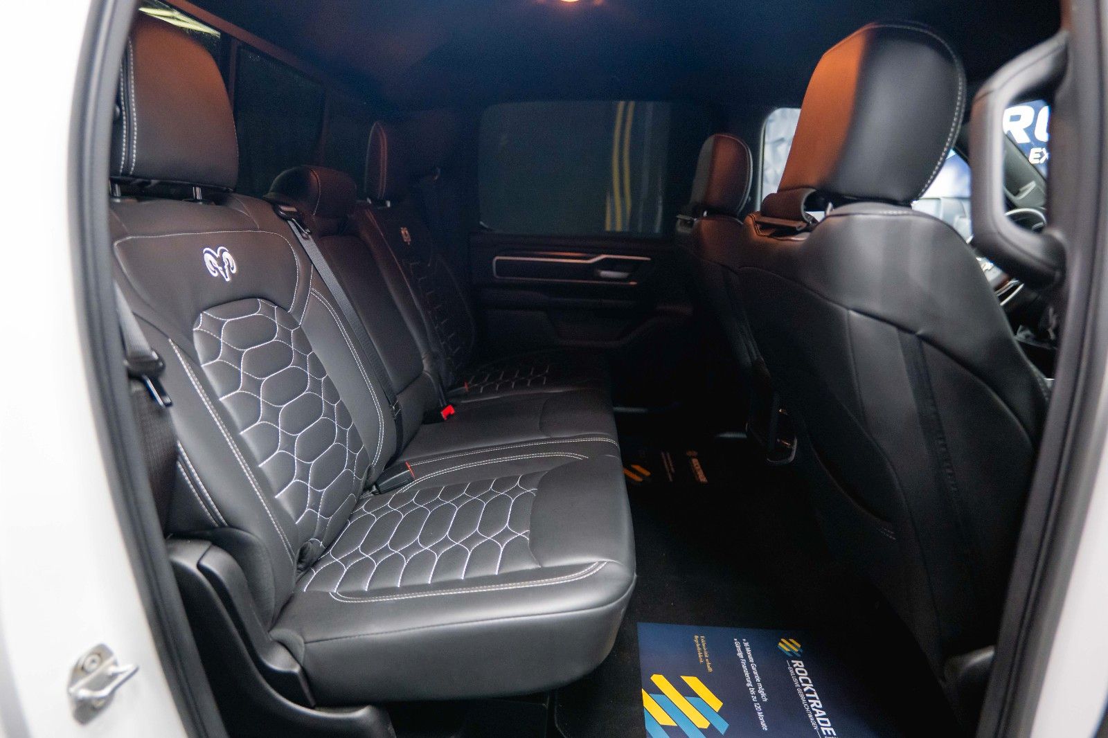 Fahrzeugabbildung Dodge RAM 5.7 V8 HEMI 4x4 LPG Offroad  Night-Paket