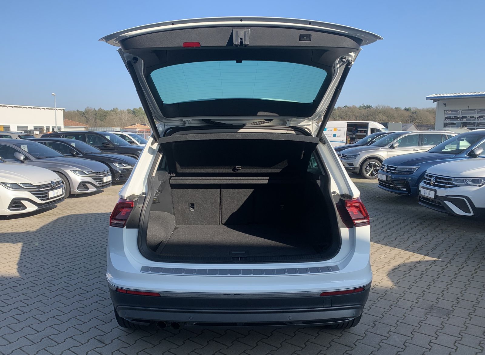 Fahrzeugabbildung Volkswagen Tiguan 2.0 TDI*Highline*4Motion*LED*Cam*STHZ*