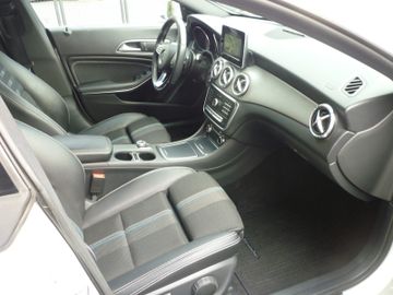 Mercedes CLA 200 Shooting Brake - 11