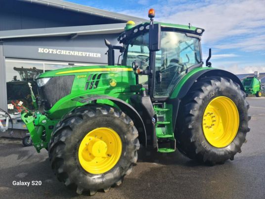 John Deere 6215R