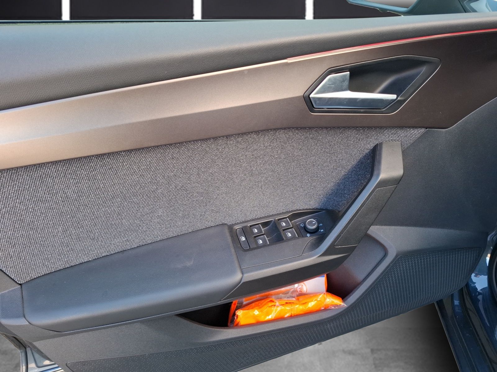 Fahrzeugabbildung SEAT Leon ST TSI Xcellence LED Navi ACC VC PDC SHZ LM