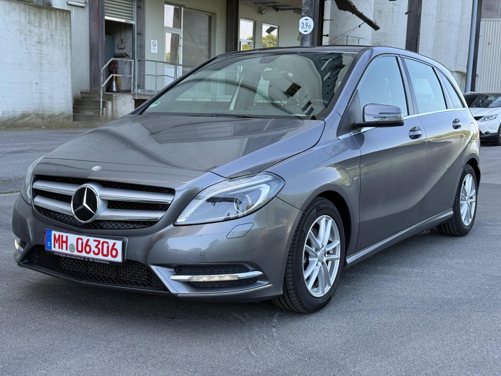 Mercedes-Benz B180*2.Hand*Scheckheft*Xenon*PDC*Rentner*Navi*