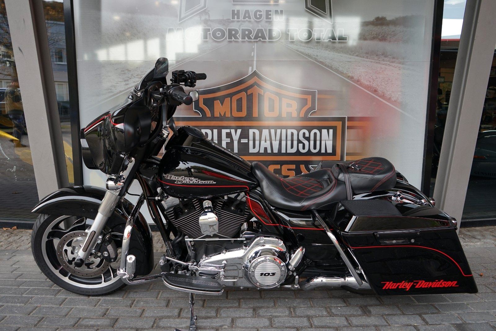 Fahrzeugabbildung Harley-Davidson Street Glide Bagger FLHX mit viel Zubehör