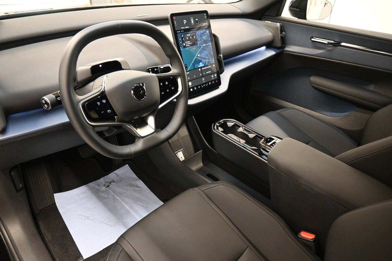 Fahrzeugabbildung Volvo EX30 Single Motor Extended Range Plus ACC