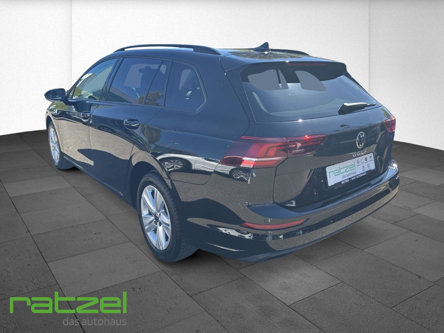Fahrzeugabbildung Volkswagen Golf Variant Life 1,5 eTSI DSG LED ACC Apple Car