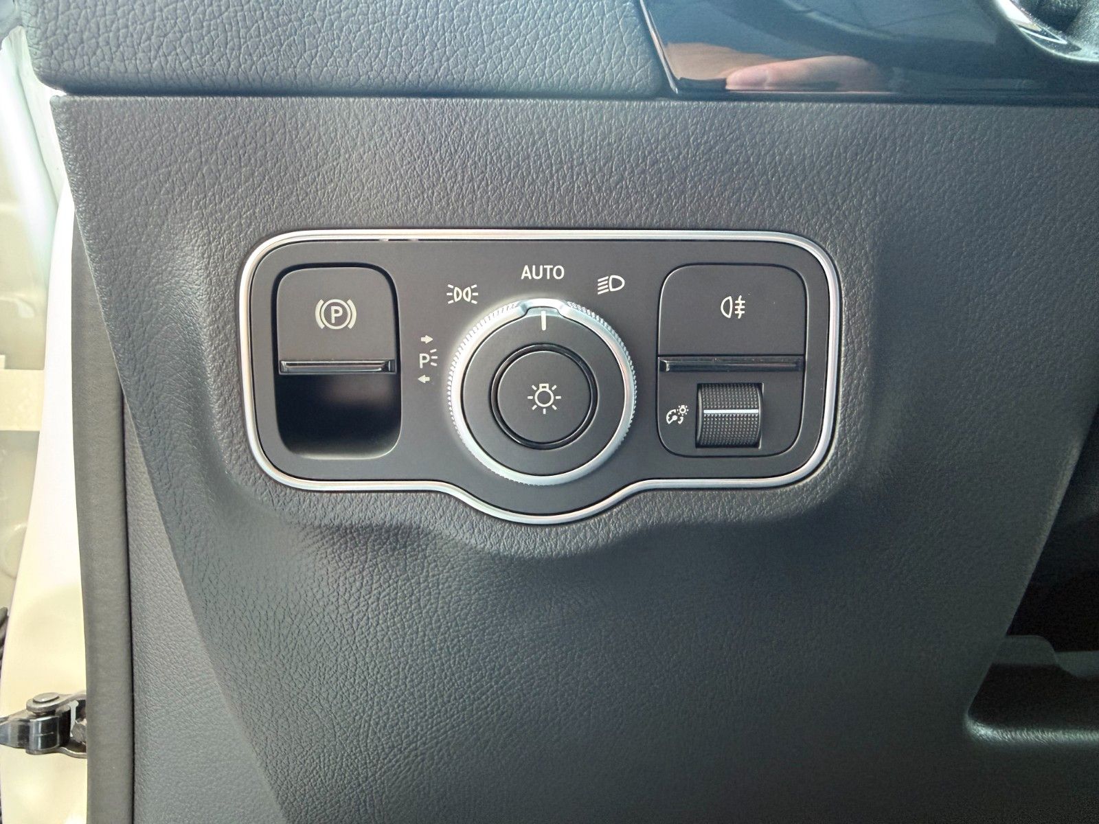 Fahrzeugabbildung Mercedes-Benz EQA 300 4M Progressive+Ambiente+RFK+19AMG+TotW
