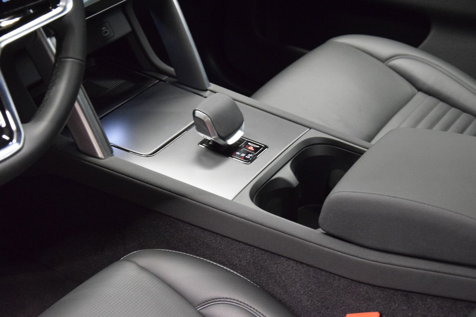 Fahrzeugabbildung Land Rover Discovery Sport Dynamic SE AWD Pano ACC Memory