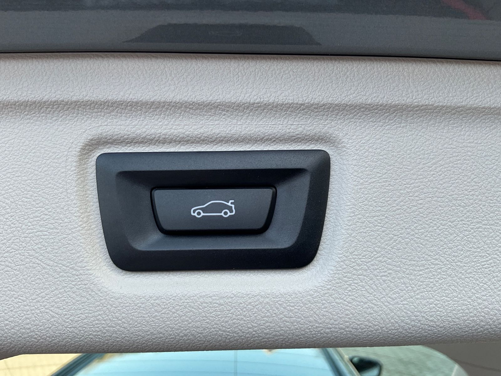 Fahrzeugabbildung BMW 320d xDrive Touring Advantage Automatic