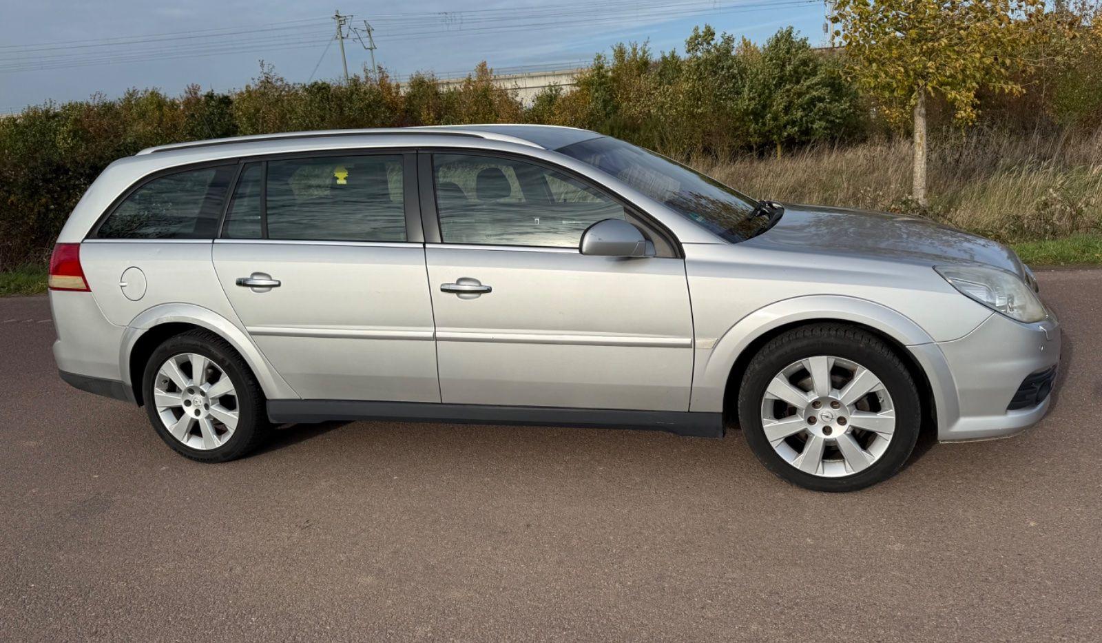 Opel Vectra 2006 — interior