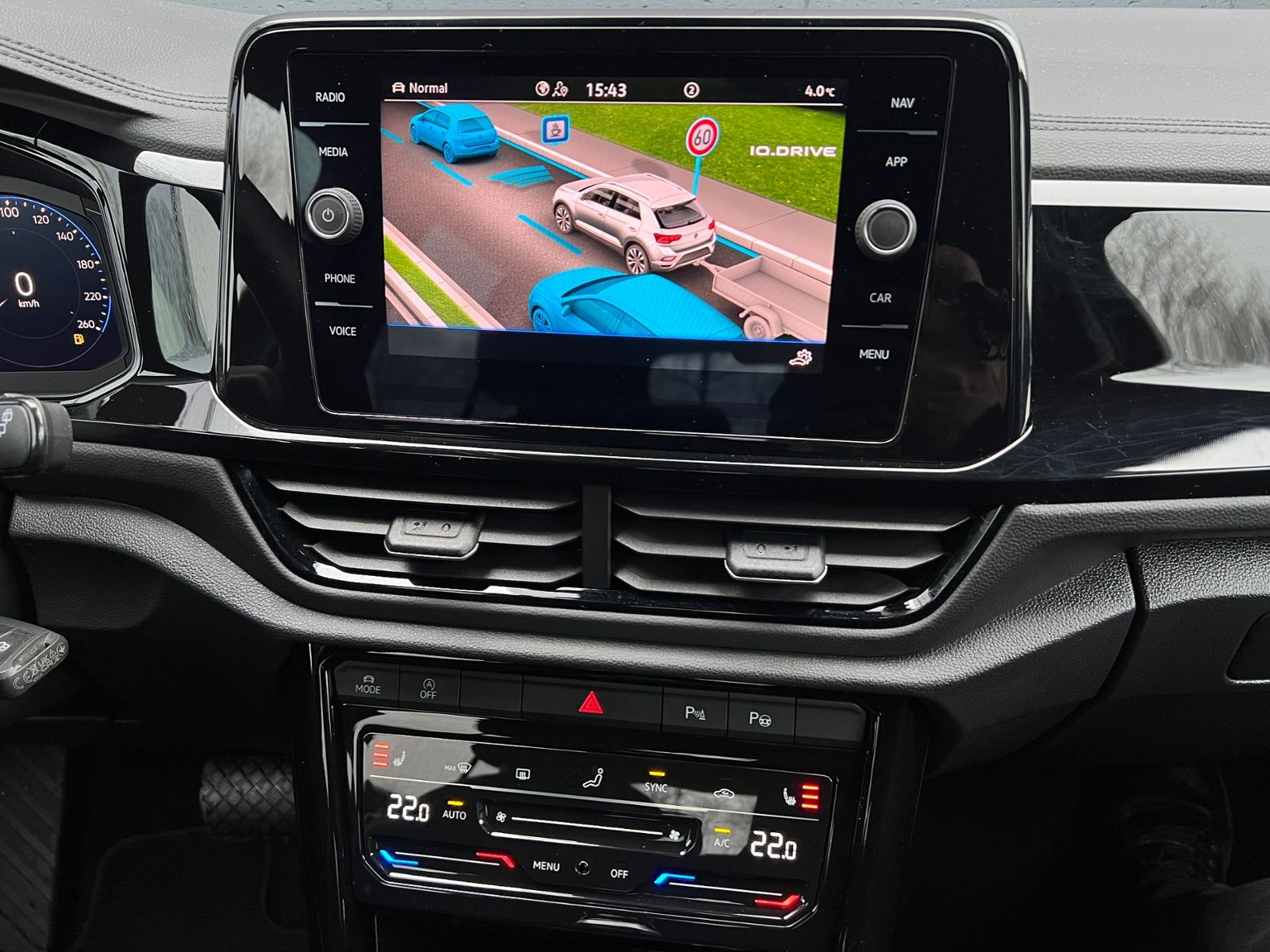 Fahrzeugabbildung Volkswagen T-Roc Style 1.5 TSI DSG *AHK, LED, BlackStyle, 1