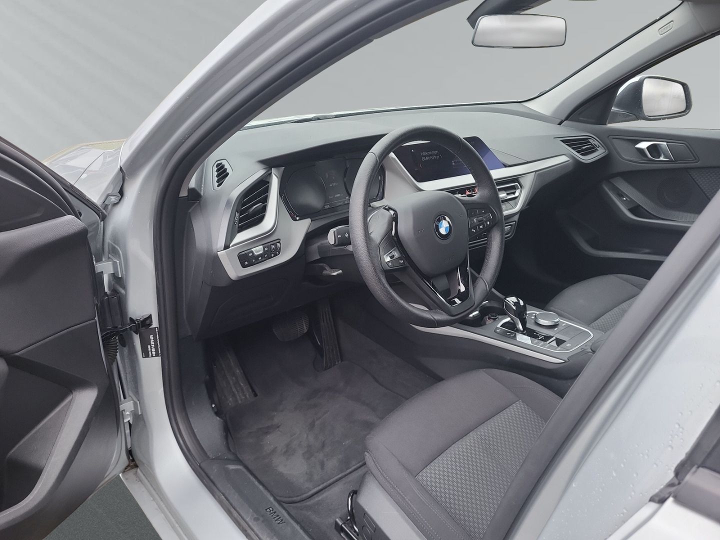 BMW 118 i Automatik PDC/Active Guard Plus/Live Cockp foto 4