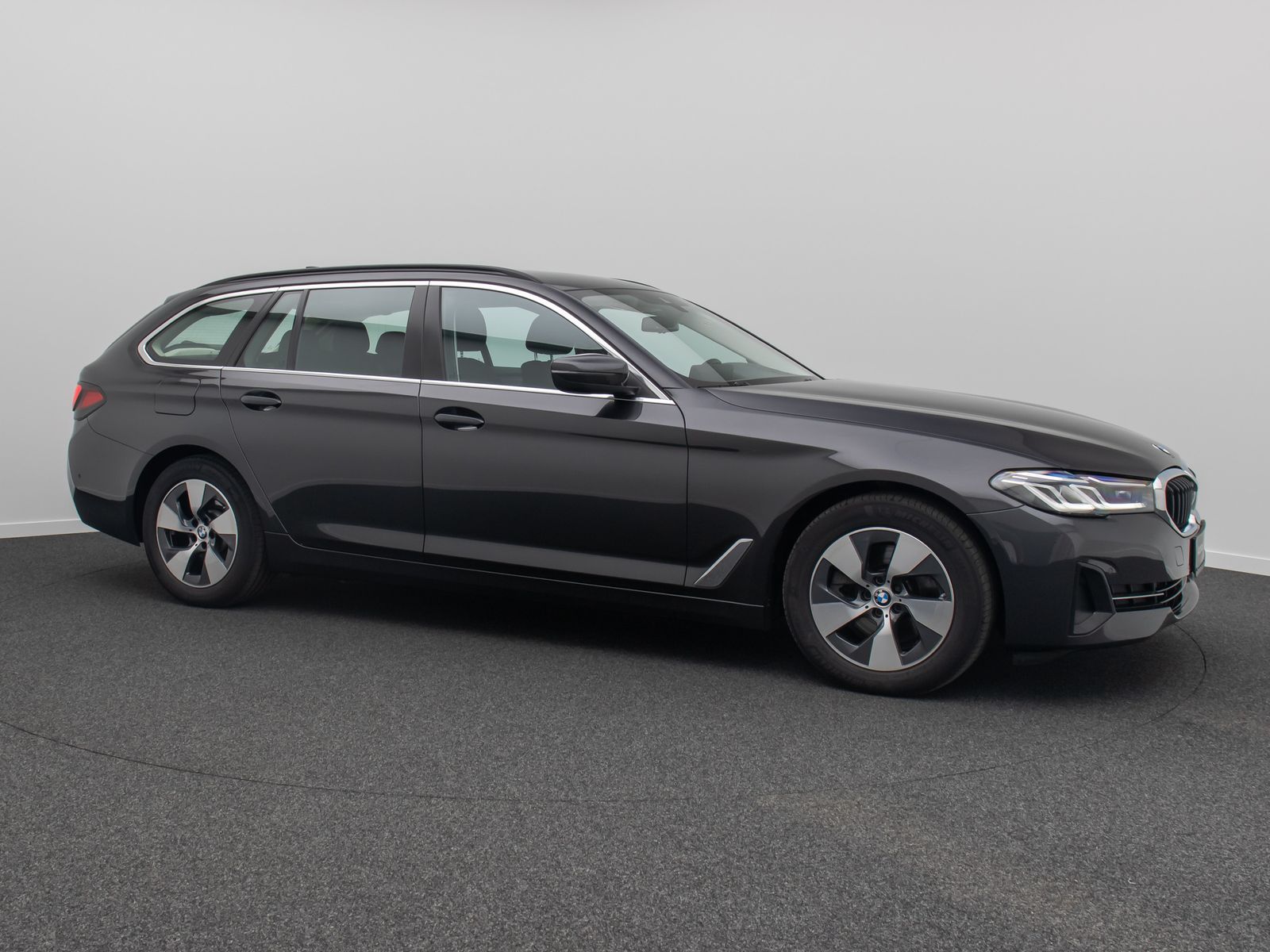 Fahrzeugabbildung BMW 520d xD  DAB Laser HUD Kamera AHK ALarm Komfort