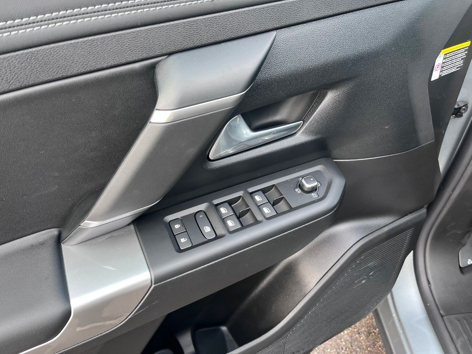 Fahrzeugabbildung Jeep Compass E-Hybrid 1.2 eDCT 100 kW First Edition