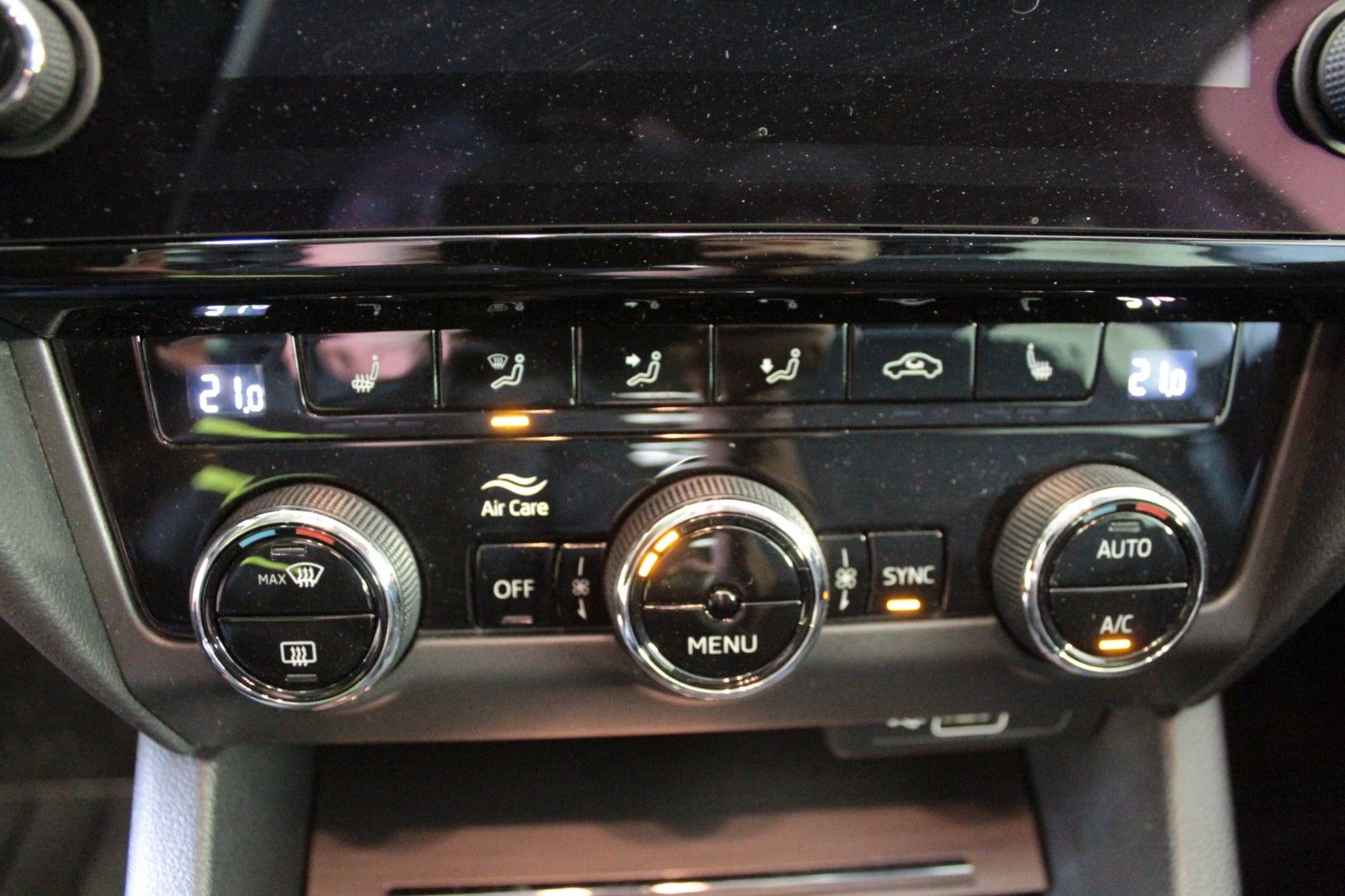 Fahrzeugabbildung SKODA Octavia 1.6 TDI CLEVER Combi  Navigation