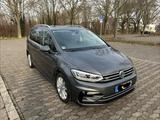 Volkswagen Touran 2.0 TDI Highline R-Line LED AHK 7 Sitze - VW Touran Gebrauchtwagen in Mannheim