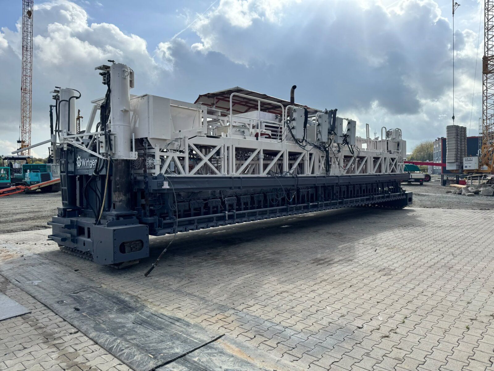 Fahrzeugabbildung Wirtgen SP 1500 L /Gleitschalungsfertiger Concrete Paver