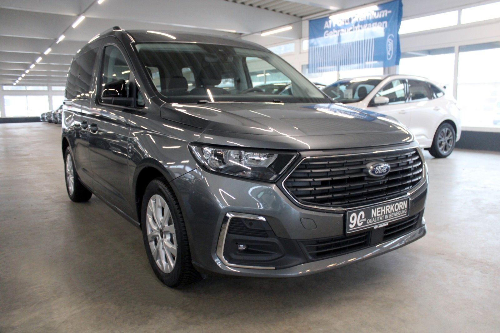 Fahrzeugabbildung Ford Tourneo Connect Titanium Automatik ACC CAM GJR