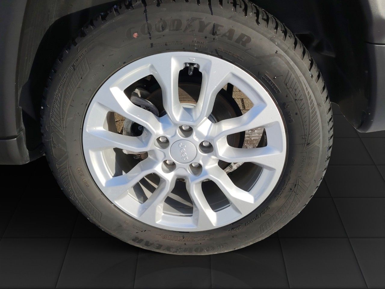 Fahrzeugabbildung Jeep Compass Altitude Mild-Hybrid FWD