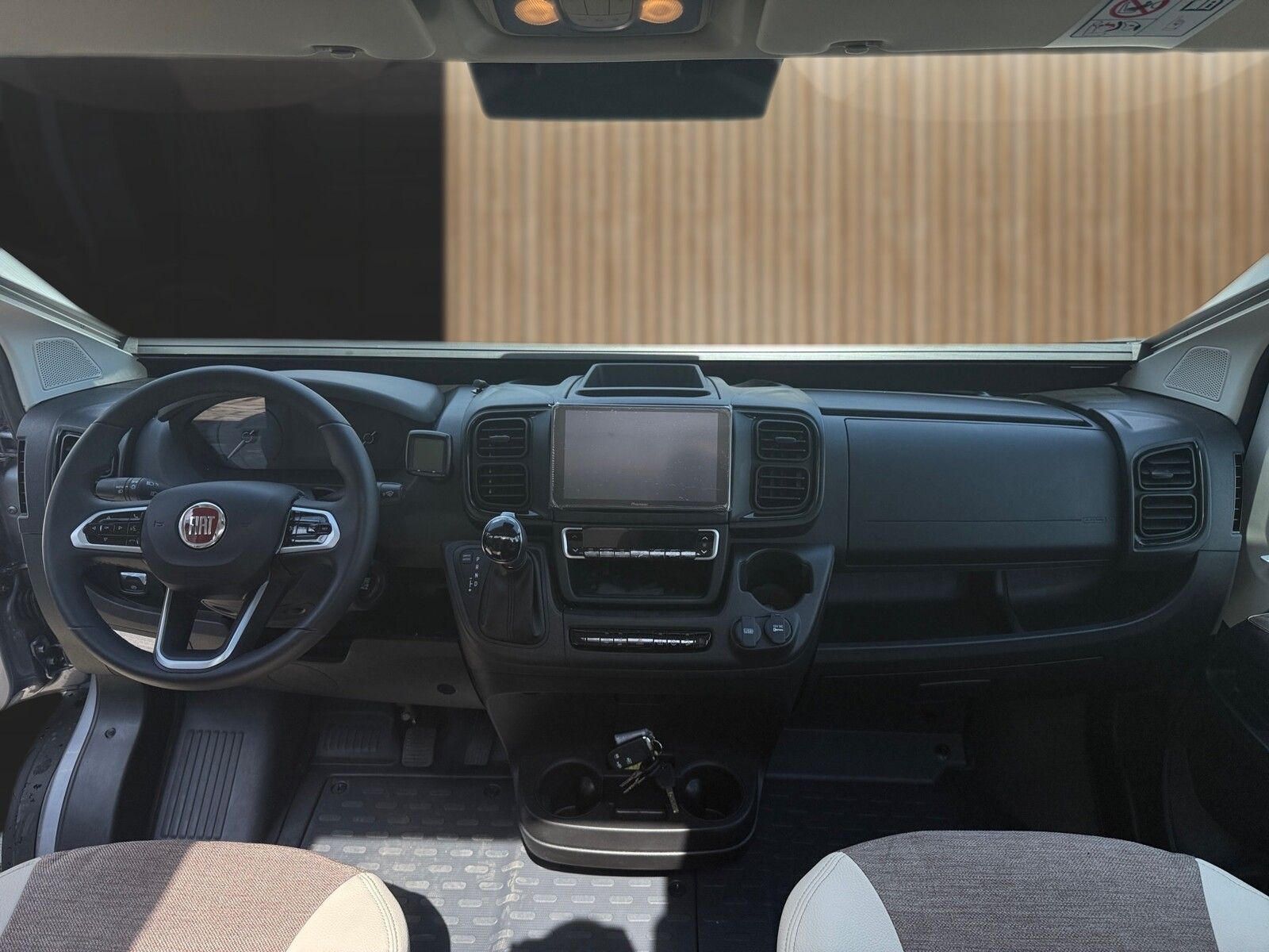 Fahrzeugabbildung Eura Mobil Van V 595 HB Klimaautomatik, Fahrassistenzpaket