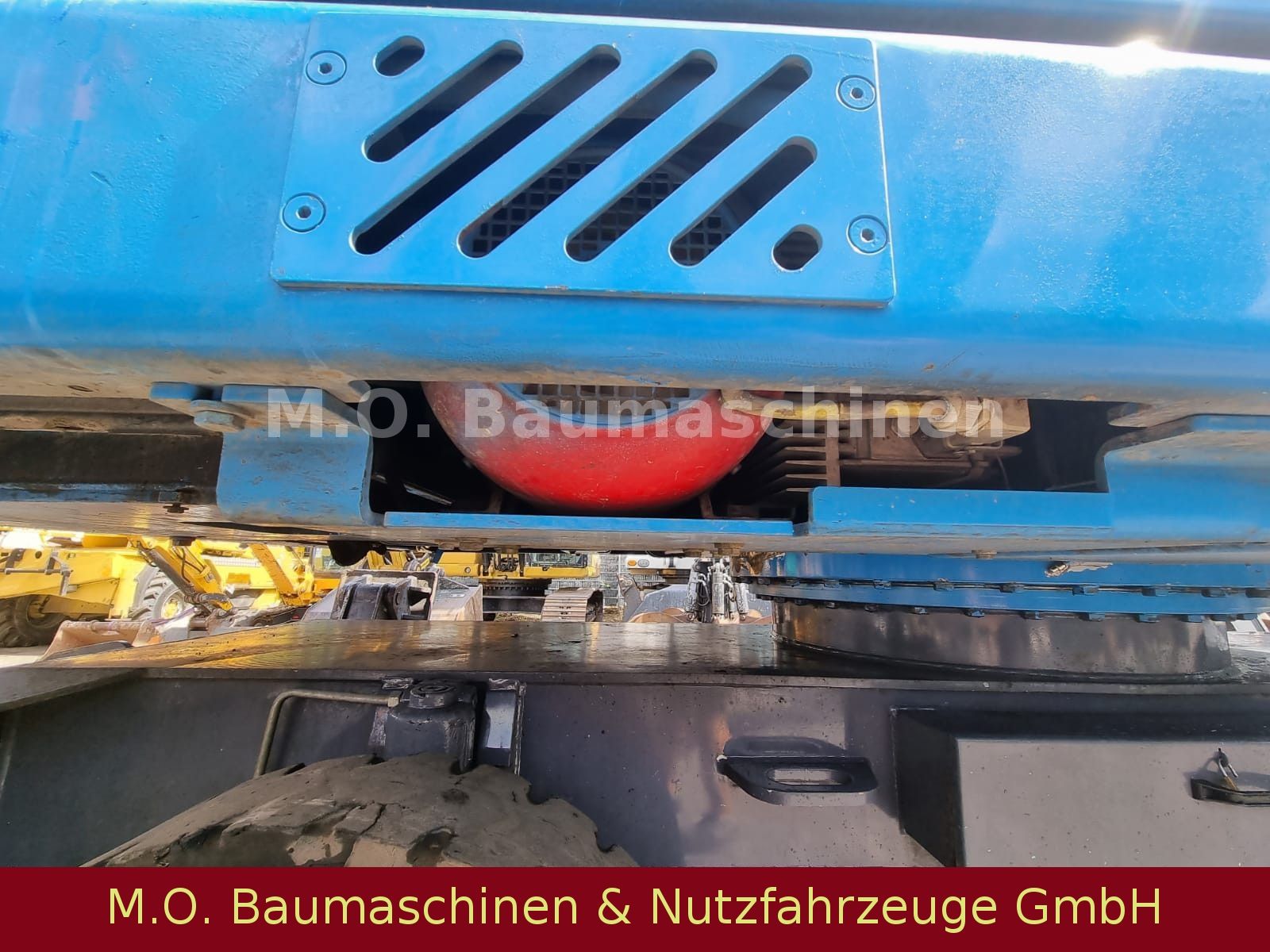 Fahrzeugabbildung Fuchs MHL 331 / ZSA / AC / Hochfahrbare Kabine /Magnet