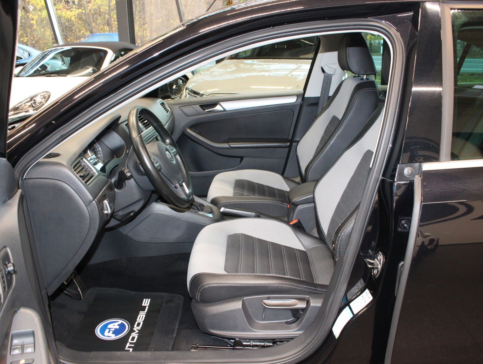 Fahrzeugabbildung Volkswagen Jetta 2.0 TSI DSG Highline