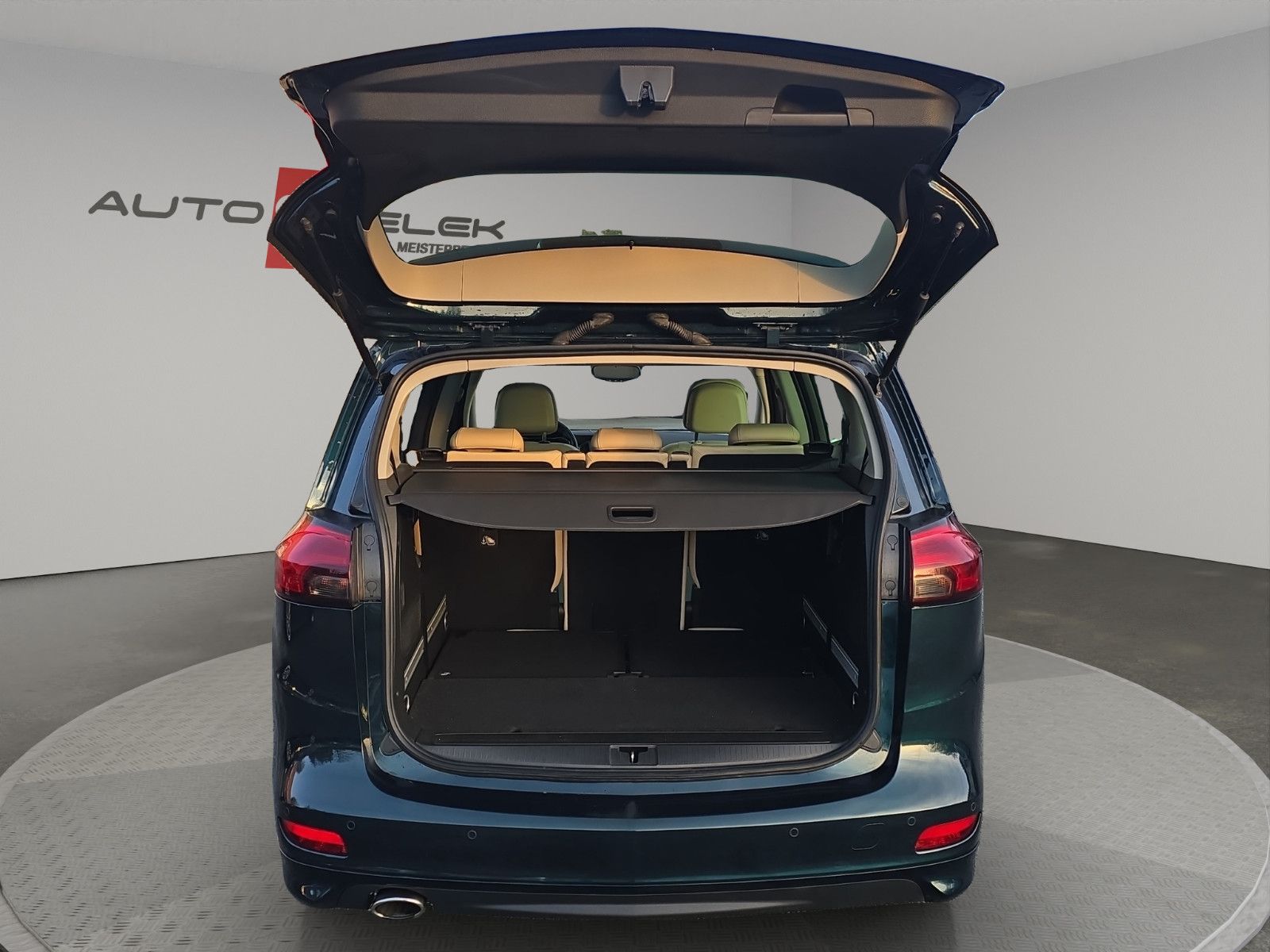 Fahrzeugabbildung Opel Zafira Tourer 7-SiTZER+AUTOMATiK+KAMERA+PANORAMA