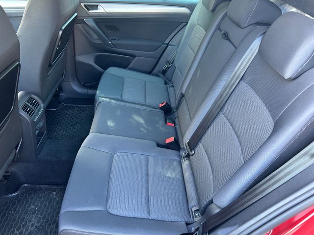 Fahrzeugabbildung Volkswagen Golf Sportsvan Diesel Automatik+AHK+Navi+BT+SHZ+