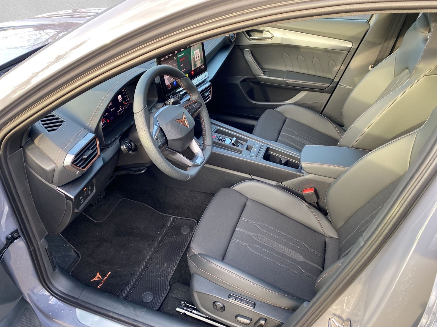 Fahrzeugabbildung CUPRA Formentor Basis e-HYBRID 1.4 EU6d* Navi* Memory