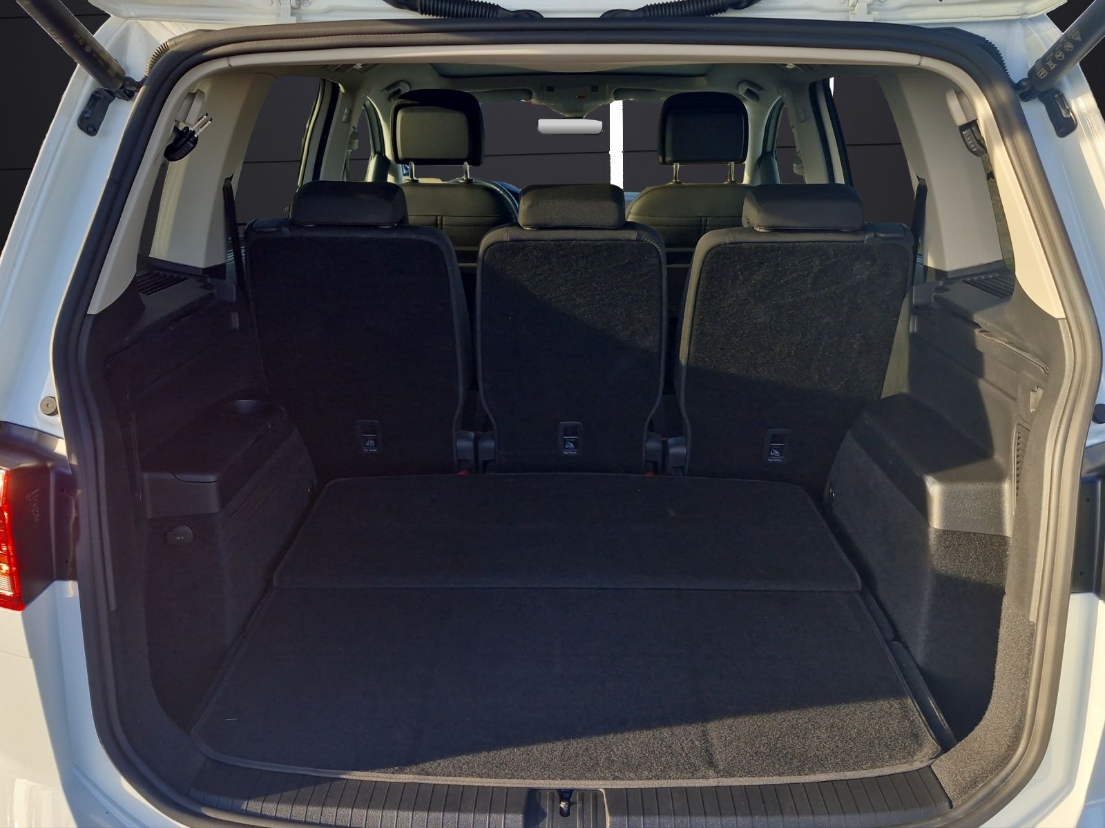 Fahrzeugabbildung Volkswagen Touran Comfortline BMT/Start-Stopp RFK ACC SH