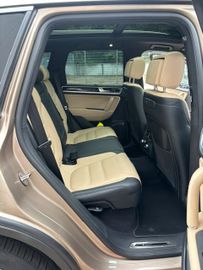 Volkswagen Touareg - 11