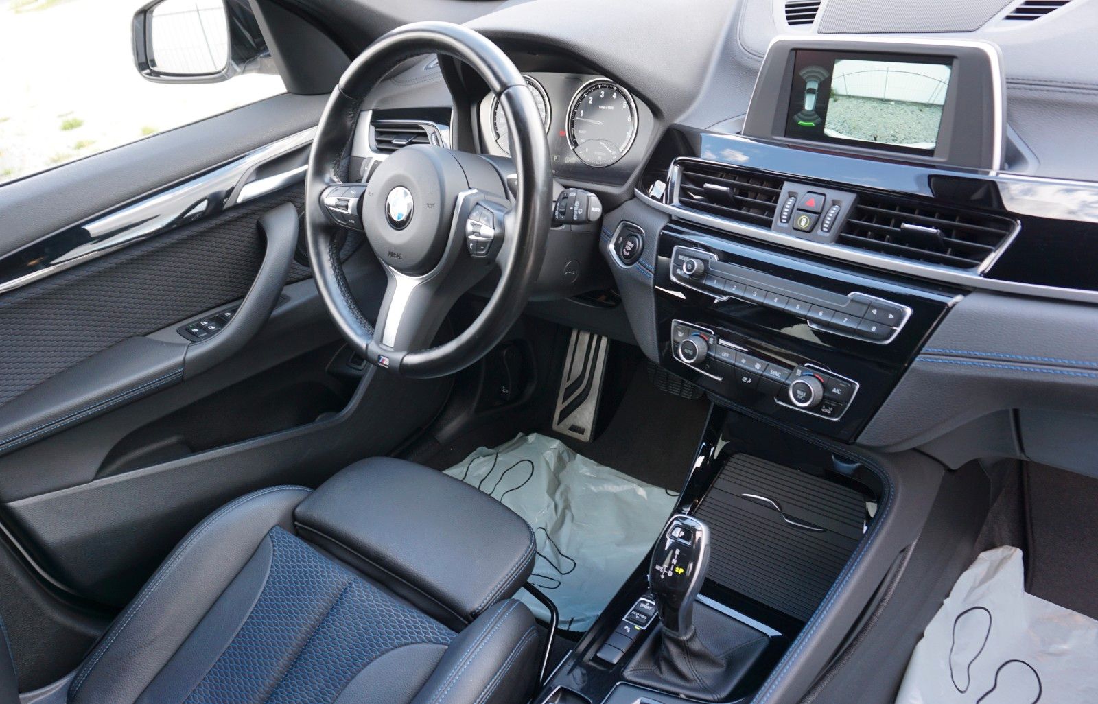 Fahrzeugabbildung BMW X1 sDrive 20 i M Sport,LED,Kamera,AHK, 8 fach be