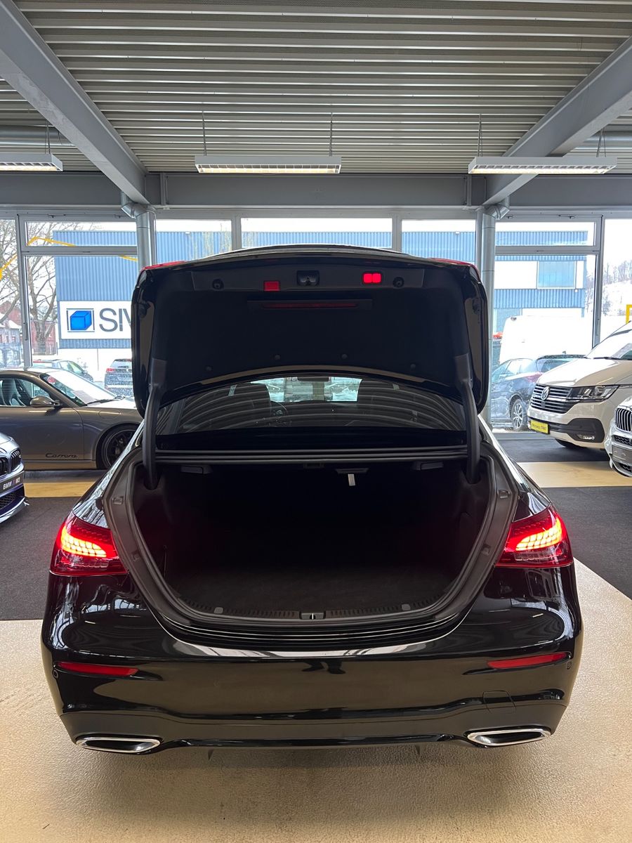 Fahrzeugabbildung Mercedes-Benz E 400 d 4Matic AMG LINE *PANO*designo-manufaktur