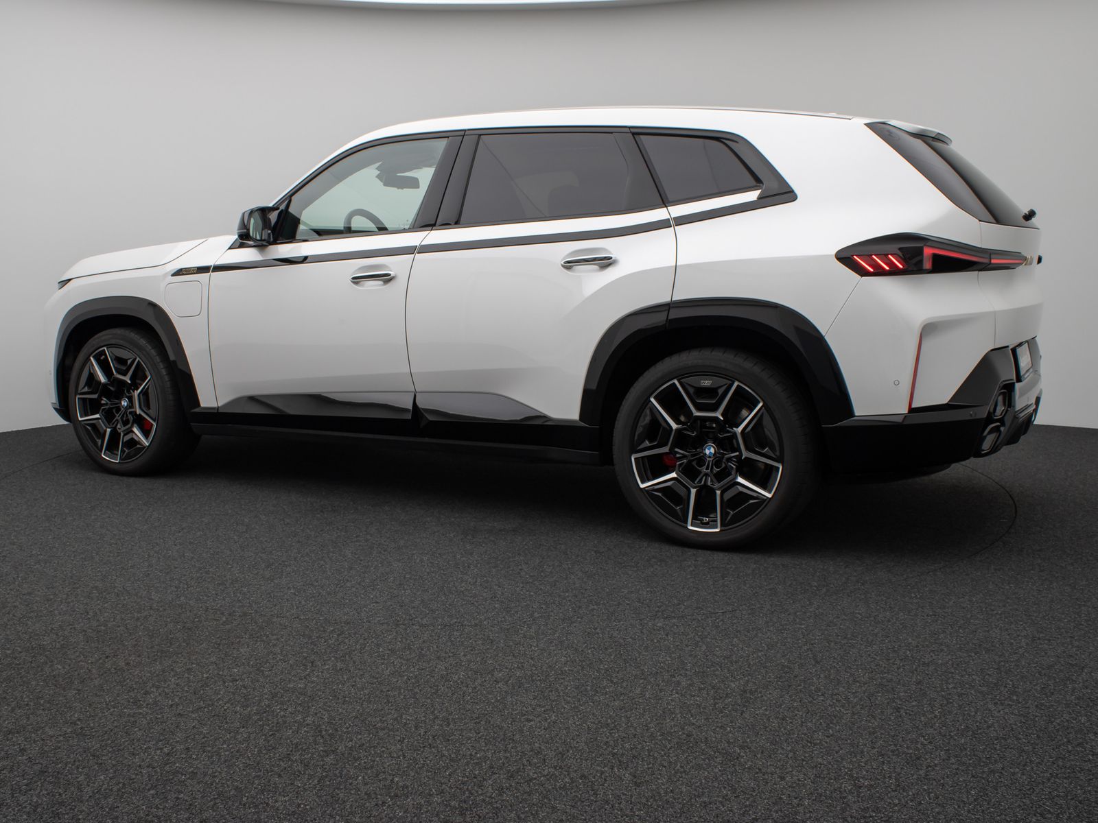 Fahrzeugabbildung BMW XM Individual M Sitze DAB B&W Massage SoftClose