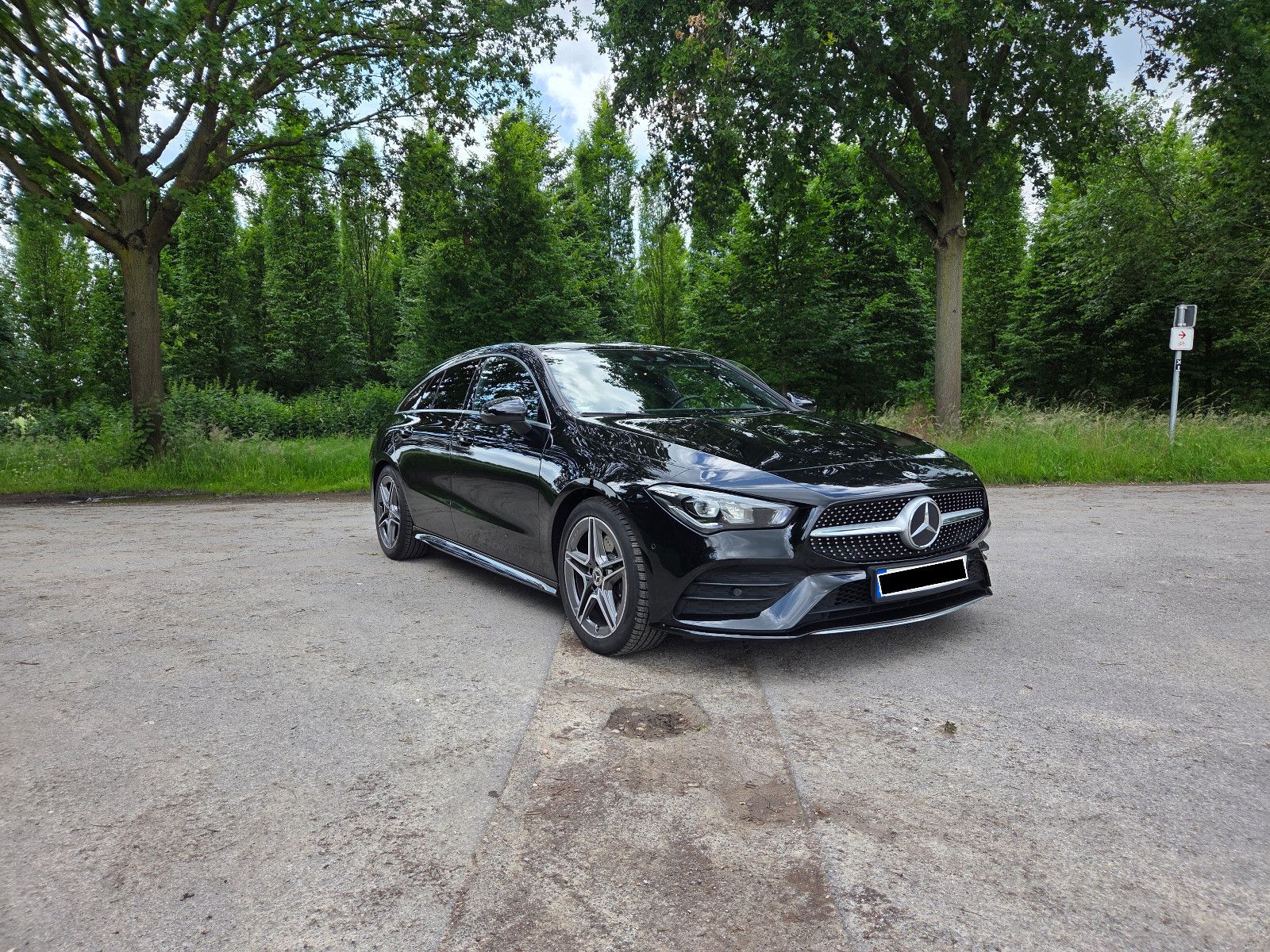 MERCEDES-BENZ CLA 200 d Shooting Brake AMG Line | TÜV neu